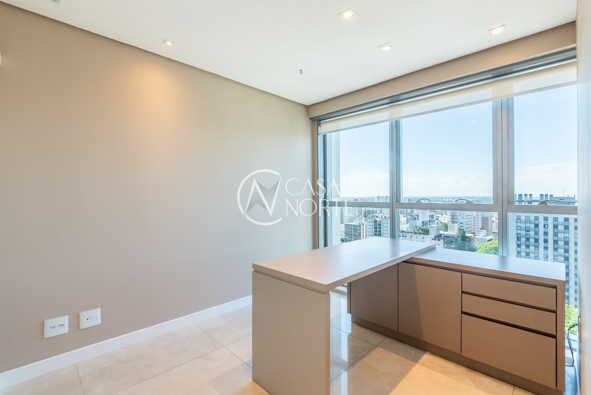 Sala Comercial à venda com 1 quarto, 35m², 1 vaga, Rua Vinte e Quatro de Outubro no bairro Auxiliadora em Porto Alegre