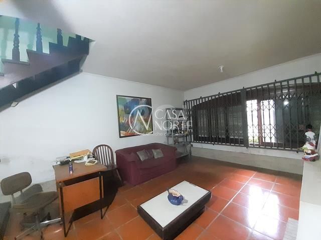 Casa à venda com 4 quartos, 195m², 2 suítes, 4 vagas, Rua Itapeva no bairro Passo da Areia em Porto Alegre