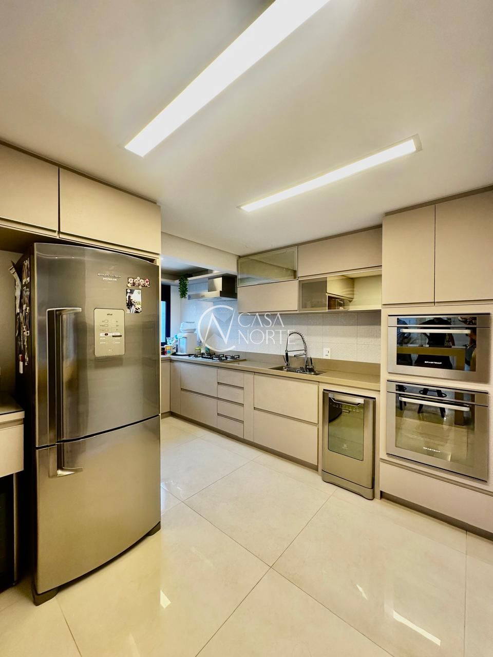 Apartamento à venda com 3 quartos, 102m², 1 suíte, 2 vagas, Rua Acélio Daudt no bairro Passo da Areia em Porto Alegre