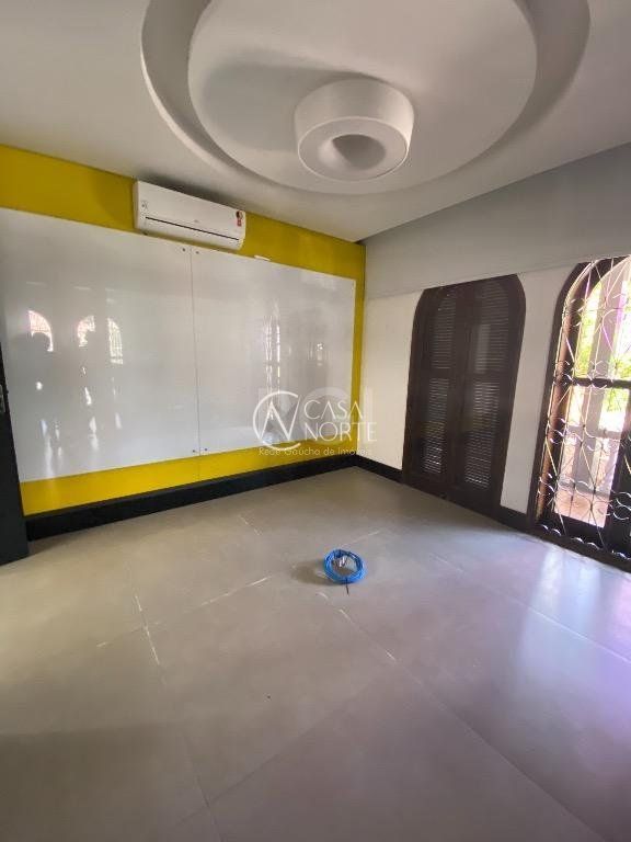 Casa Comercial à venda , 650m², 2 vagas, Rua Doutor Telmo Vergara no bairro Partenon em Porto Alegre