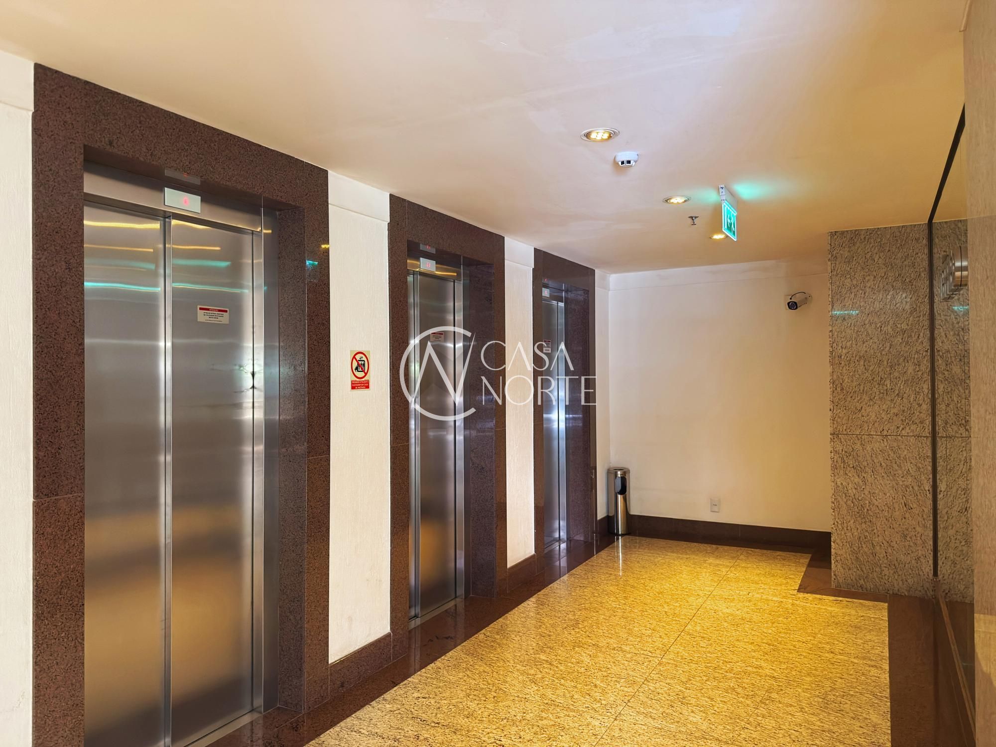 Sala Comercial à venda com 1 quarto, 37m², 1 vaga, Avenida Coronel Lucas de Oliveira no bairro Bela Vista em Porto Alegre