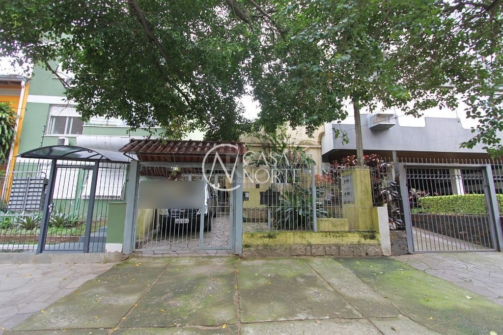 Casa à venda com 3 quartos, 112m², 2 vagas, Avenida Coronel Lucas de Oliveira no bairro Petrópolis em Porto Alegre