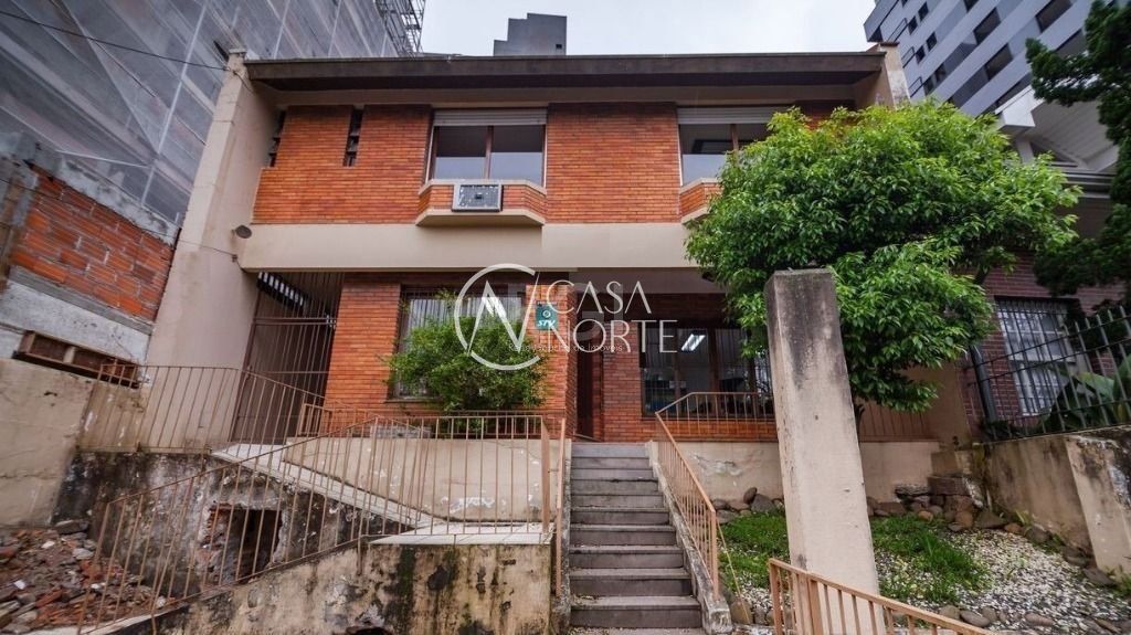 Casa Comercial à venda com 3 quartos, 297m², 1 suíte, 2 vagas, Rua Doutor Lauro de Oliveira no bairro Rio Branco em Porto Alegre