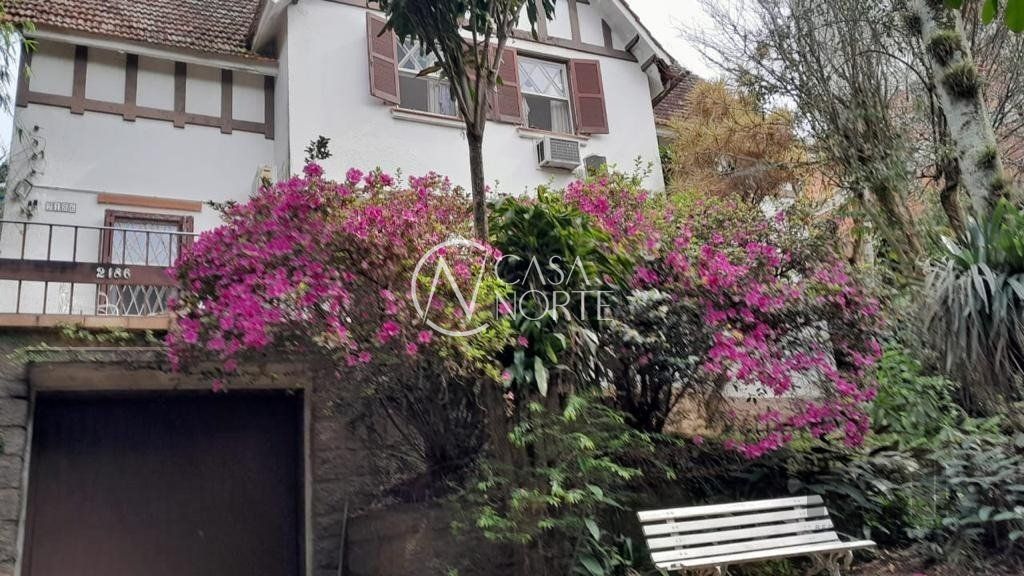 Casa à venda com 6 quartos, 570m², 6 vagas, Rua Santa Cecilia no bairro Santa Cecília em Porto Alegre
