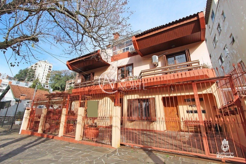 Casa à venda com 3 quartos, 164m², 1 suíte, 2 vagas, Rua Tenente-Coronel Fabricio Pilar no bairro Mont Serrat em Porto Alegre