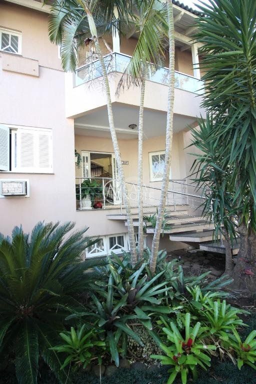 Casa à venda com 4 quartos, 458m², 2 suítes, 4 vagas, Rua Licinio Cardoso no bairro Chácara das Pedras em Porto Alegre