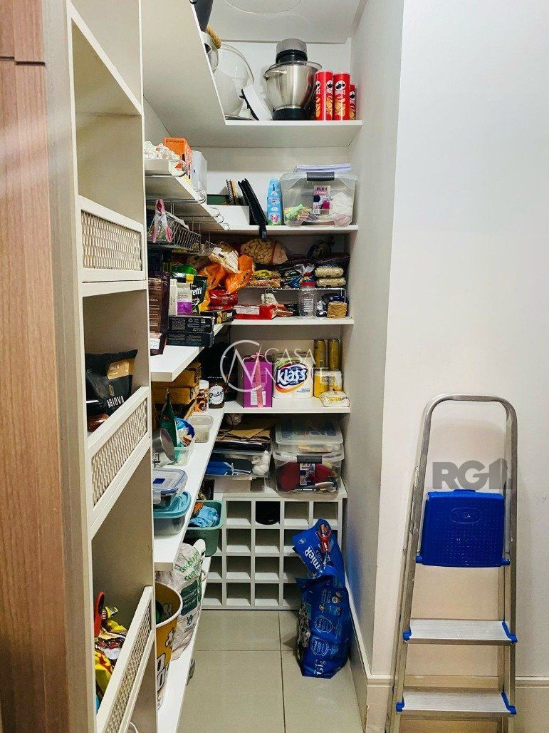 Casa à venda com 4 quartos, 453m², 3 suítes, 4 vagas, Rua Doutor Barbosa Gonçalves no bairro Chácara das Pedras em Porto Alegre