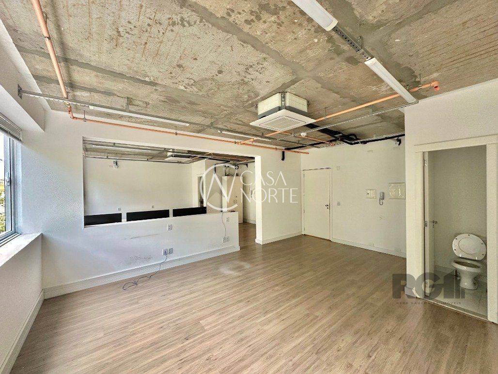 Sala Comercial à venda com 1 quarto, 33m², 1 vaga, Rua Anita Garibaldi no bairro Mont Serrat em Porto Alegre