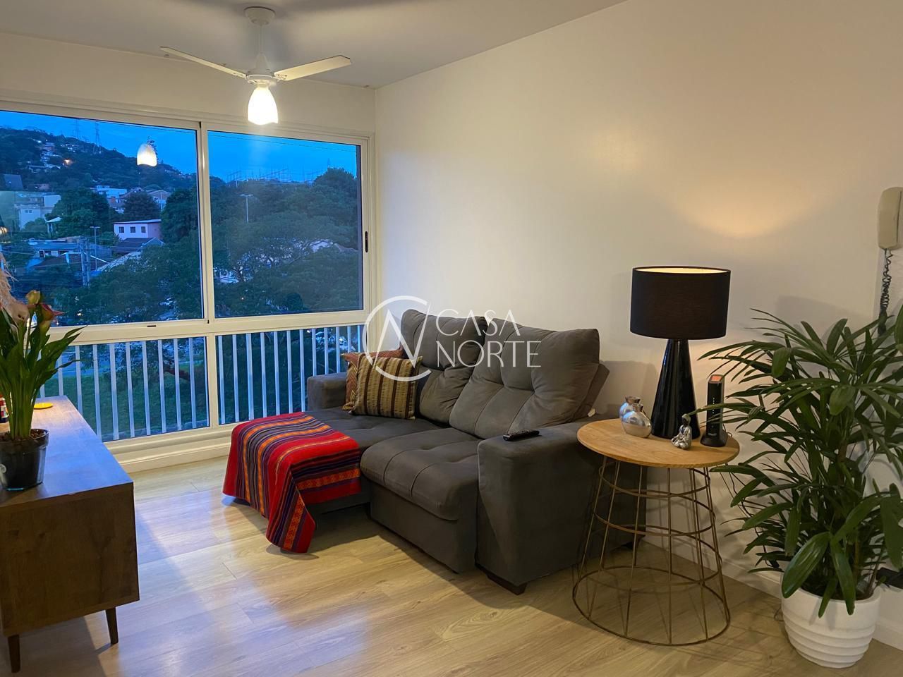 Apartamento à venda com 3 quartos, 70m², 1 suíte, 1 vaga, Rua Padre Todesco no bairro Partenon em Porto Alegre