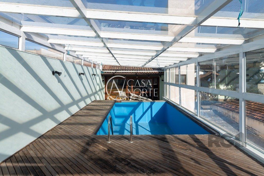 Casa à venda com 4 quartos, 444m², 2 suítes, 2 vagas, Rua João Abbott no bairro Petrópolis em Porto Alegre