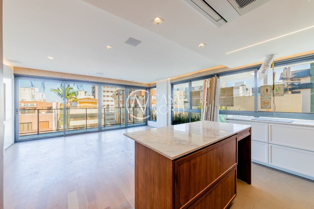 Apartamento à venda com 3 quartos, 117m², 1 suíte, 2 vagas, Avenida Itajaí no bairro Petrópolis em Porto Alegre