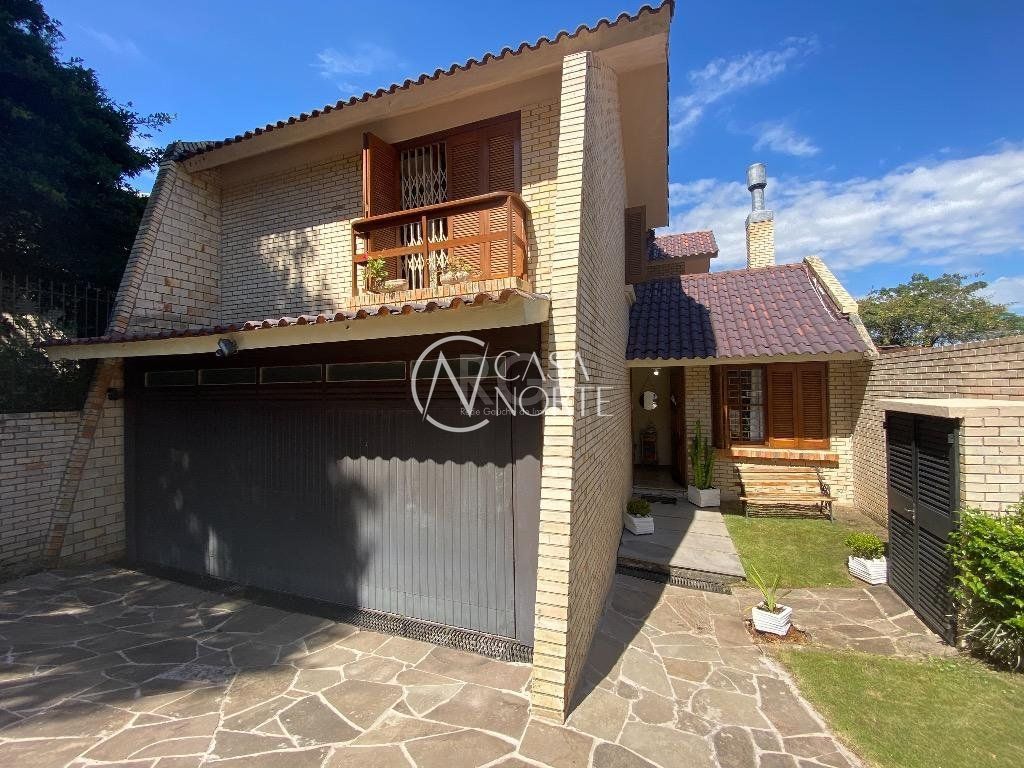 Casa à venda com 4 quartos, 336m², 1 suíte, Rua Fernando Osorio no bairro Teresópolis em Porto Alegre