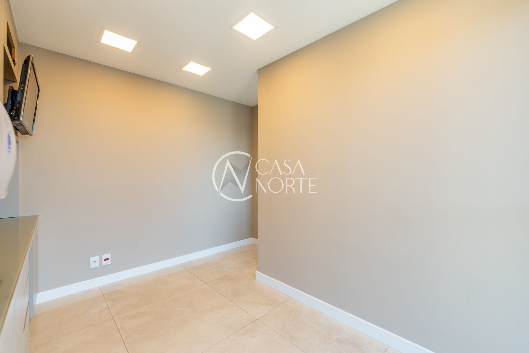 Sala Comercial à venda com 1 quarto, 35m², 1 vaga, Rua Vinte e Quatro de Outubro no bairro Auxiliadora em Porto Alegre