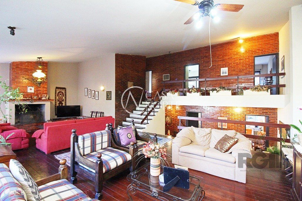 Casa à venda com 3 quartos, 252m², 1 suíte, 2 vagas, Rua Senador Annibal di Primio Beck no bairro Boa Vista em Porto Alegre