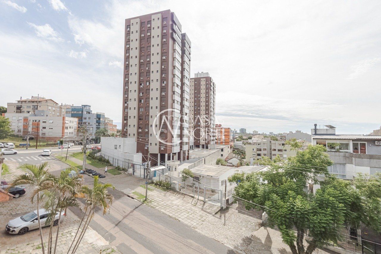 Cobertura à venda com 3 quartos, 160m², 1 suíte, 2 vagas, Avenida General Barreto Viana no bairro Chácara das Pedras em Porto Alegre