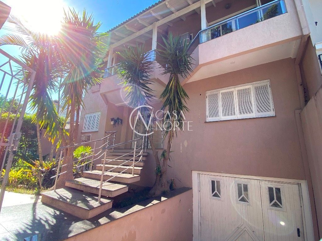 Casa à venda com 4 quartos, 458m², 2 suítes, 4 vagas, Rua Licinio Cardoso no bairro Chácara das Pedras em Porto Alegre