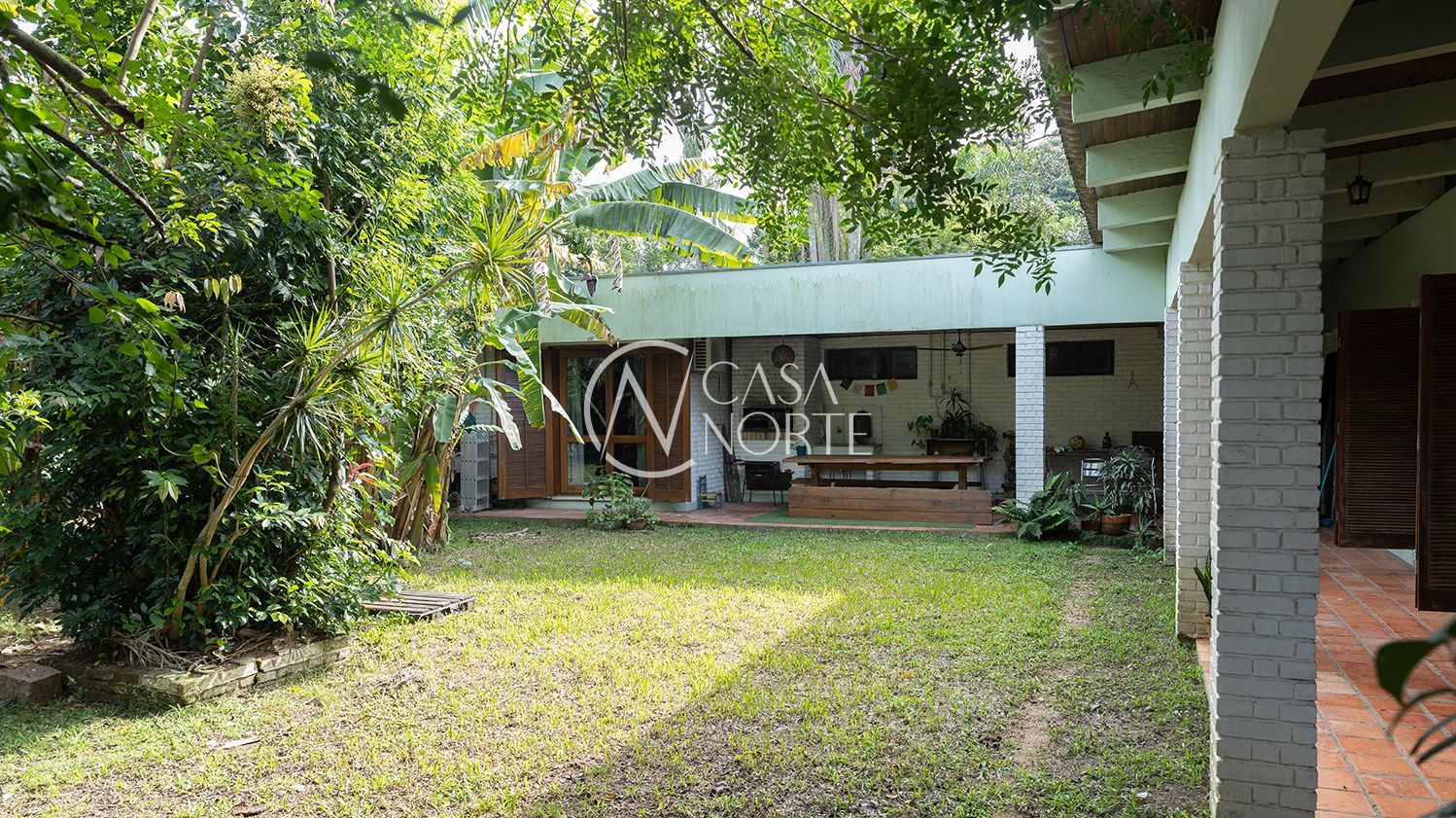 Casa à venda com 3 quartos, 298m², 1 suíte, 3 vagas, Rua Capão da Canoa no bairro Ipanema em Porto Alegre