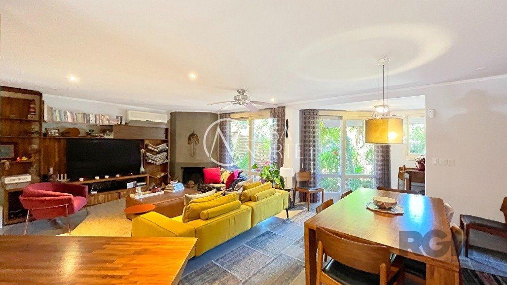 Casa de Condomínio à venda com 3 quartos, 177m², 2 suítes, 2 vagas, Rua Doutor Armando Barbedo no bairro Tristeza em Porto Alegre