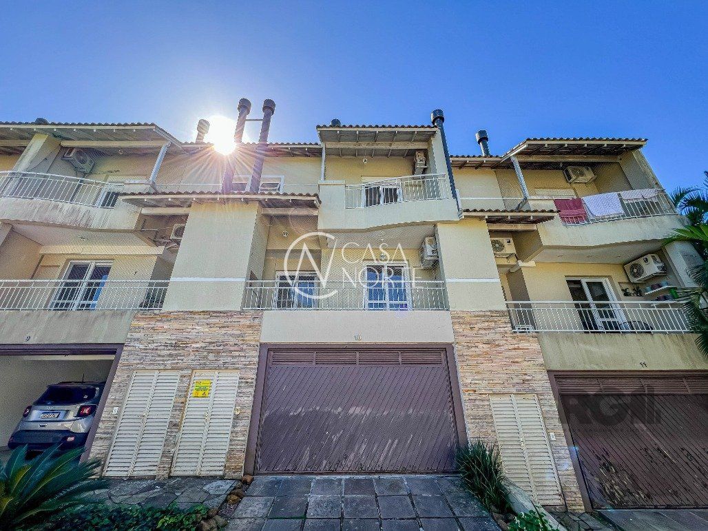Casa de Condomínio à venda com 3 quartos, 245m², 1 suíte, 2 vagas, Avenida Coronel Marcos no bairro Pedra Redonda em Porto Alegre