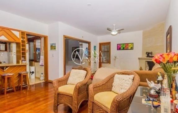 Casa à venda com 7 quartos, 470m², 2 suítes, 6 vagas, Rua Dona Oti no bairro Petrópolis em Porto Alegre