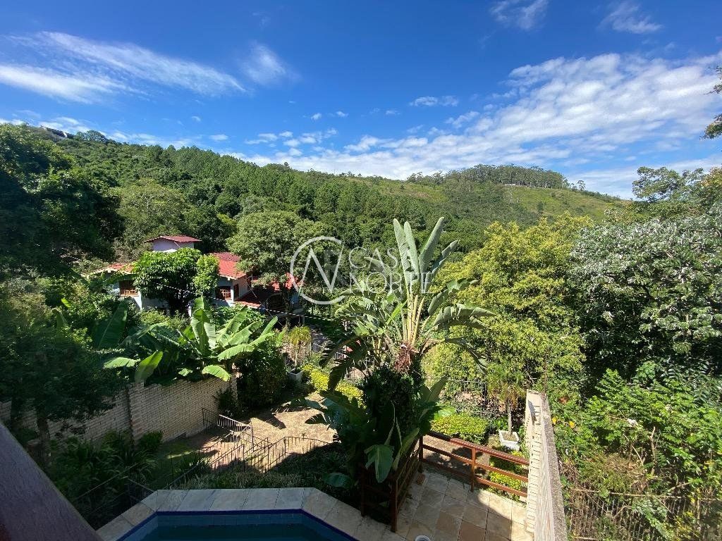 Casa à venda com 4 quartos, 336m², 1 suíte, Rua Fernando Osorio no bairro Teresópolis em Porto Alegre