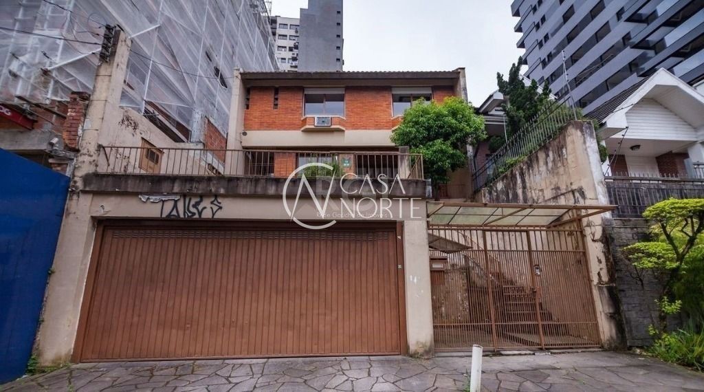 Casa Comercial à venda com 3 quartos, 297m², 1 suíte, 2 vagas, Rua Doutor Lauro de Oliveira no bairro Rio Branco em Porto Alegre