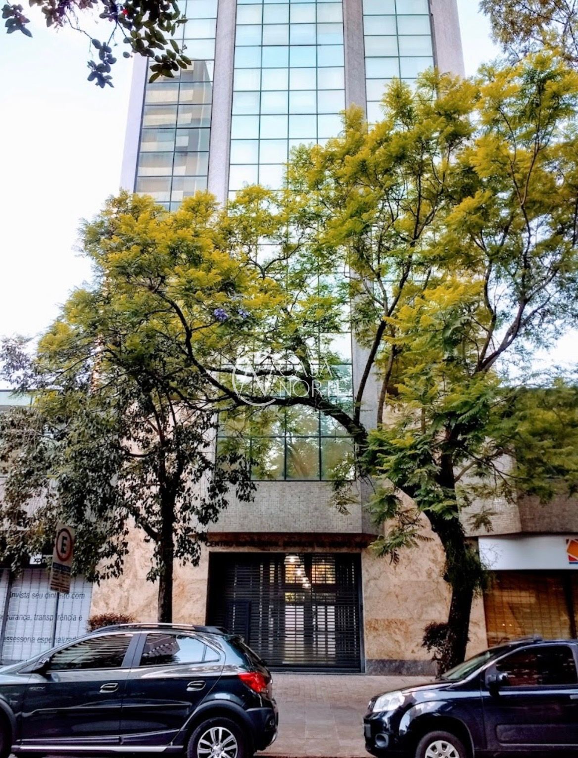 Sala Comercial à venda com 1 quarto, 45m², 1 vaga, Rua Hilário Ribeiro no bairro Moinhos de Vento em Porto Alegre