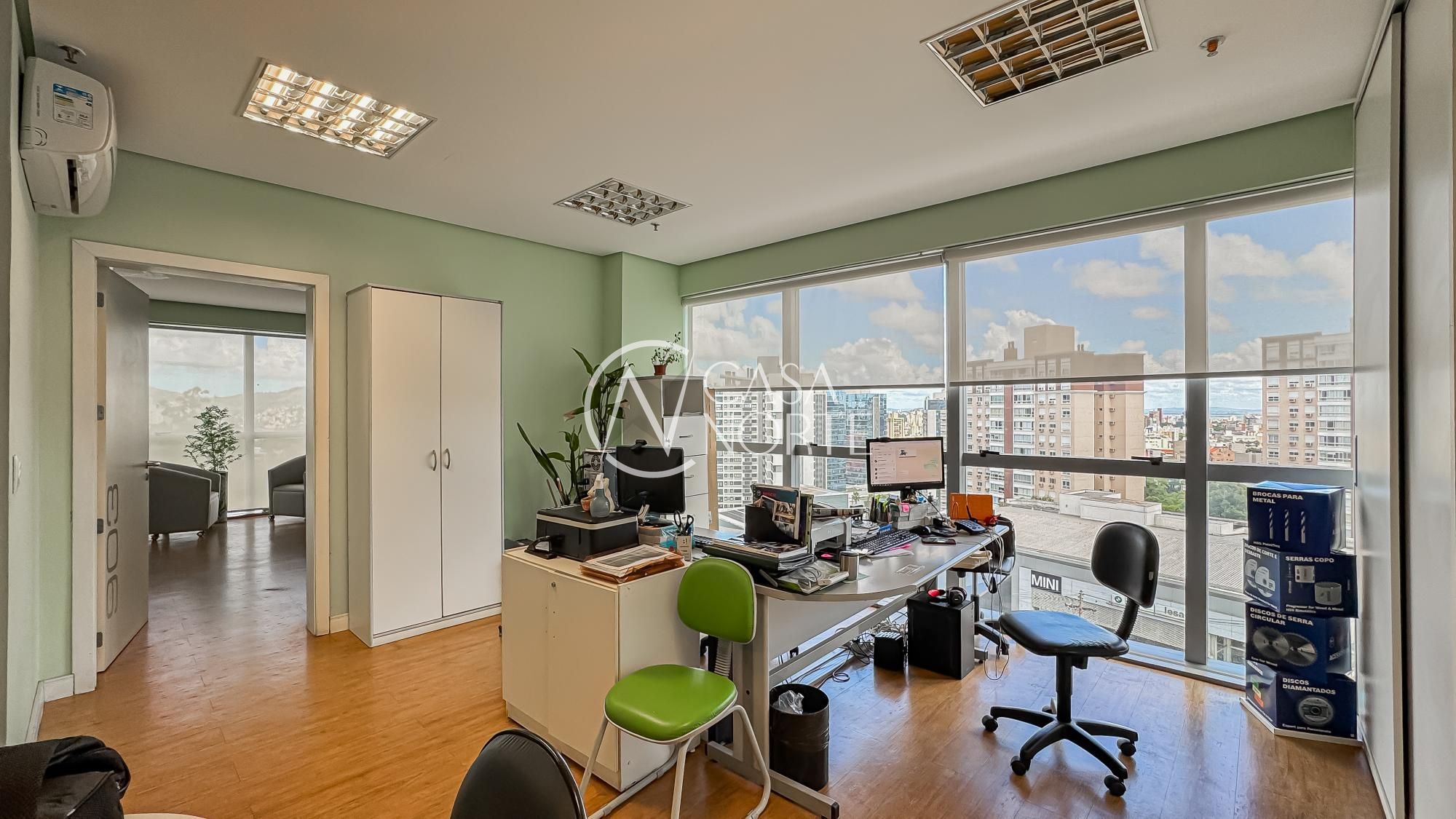 Sala Comercial à venda com 4 quartos, 161m², 4 vagas, Rua Gutemberg no bairro Petrópolis em Porto Alegre