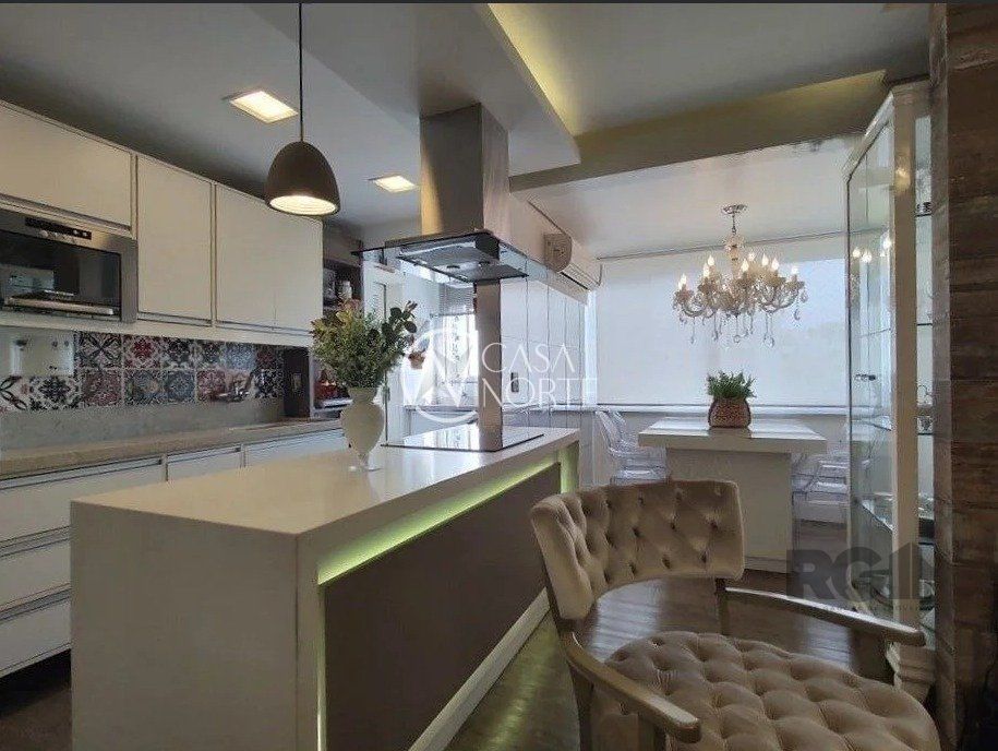 Apartamento à venda com 3 quartos, 72m², 1 suíte, 1 vaga, Avenida General Barreto Viana no bairro Chácara das Pedras em Porto Alegre