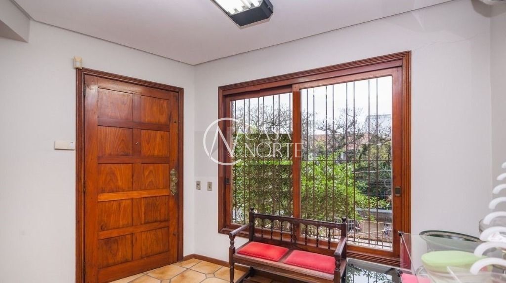 Casa Comercial à venda com 3 quartos, 297m², 1 suíte, 2 vagas, Rua Doutor Lauro de Oliveira no bairro Rio Branco em Porto Alegre