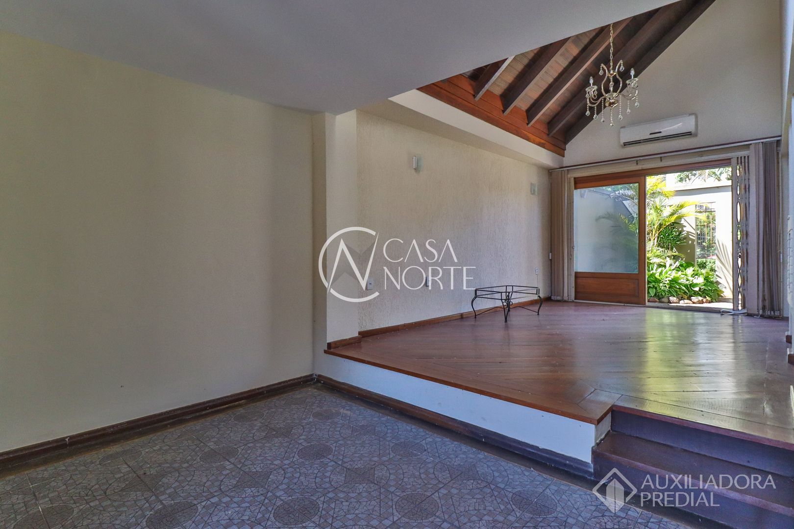 Casa à venda com 5 quartos, 280m², 1 suíte, 3 vagas, Avenida Jacuí no bairro Cristal em Porto Alegre