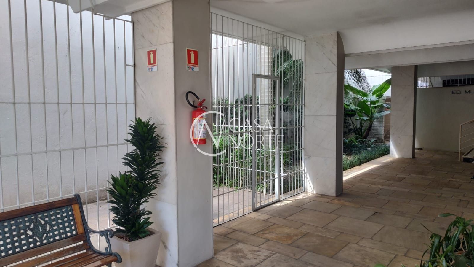 Apartamento à venda com 3 quartos, 92m², 1 suíte, 1 vaga, Avenida Venâncio Aires no bairro Azenha em Porto Alegre