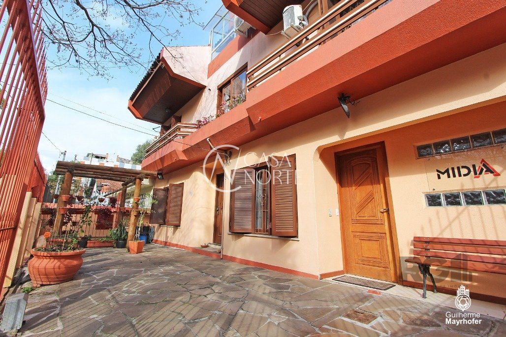 Casa à venda com 3 quartos, 164m², 1 suíte, 2 vagas, Rua Tenente-Coronel Fabricio Pilar no bairro Mont Serrat em Porto Alegre