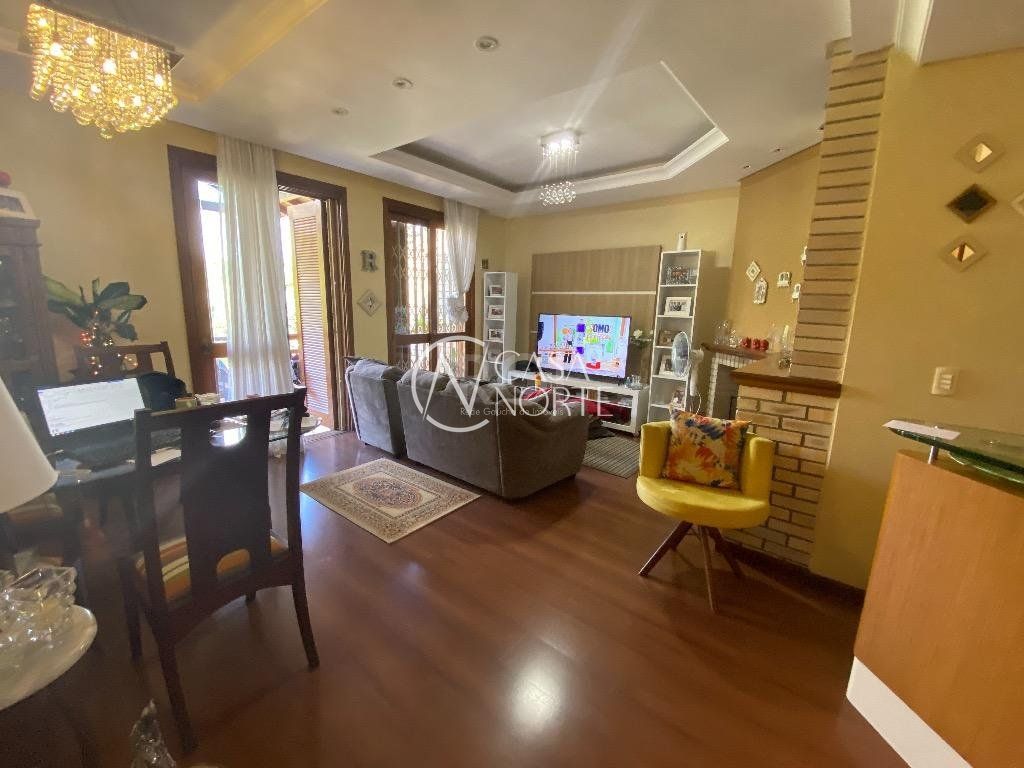 Casa à venda com 4 quartos, 336m², 1 suíte, Rua Fernando Osorio no bairro Teresópolis em Porto Alegre