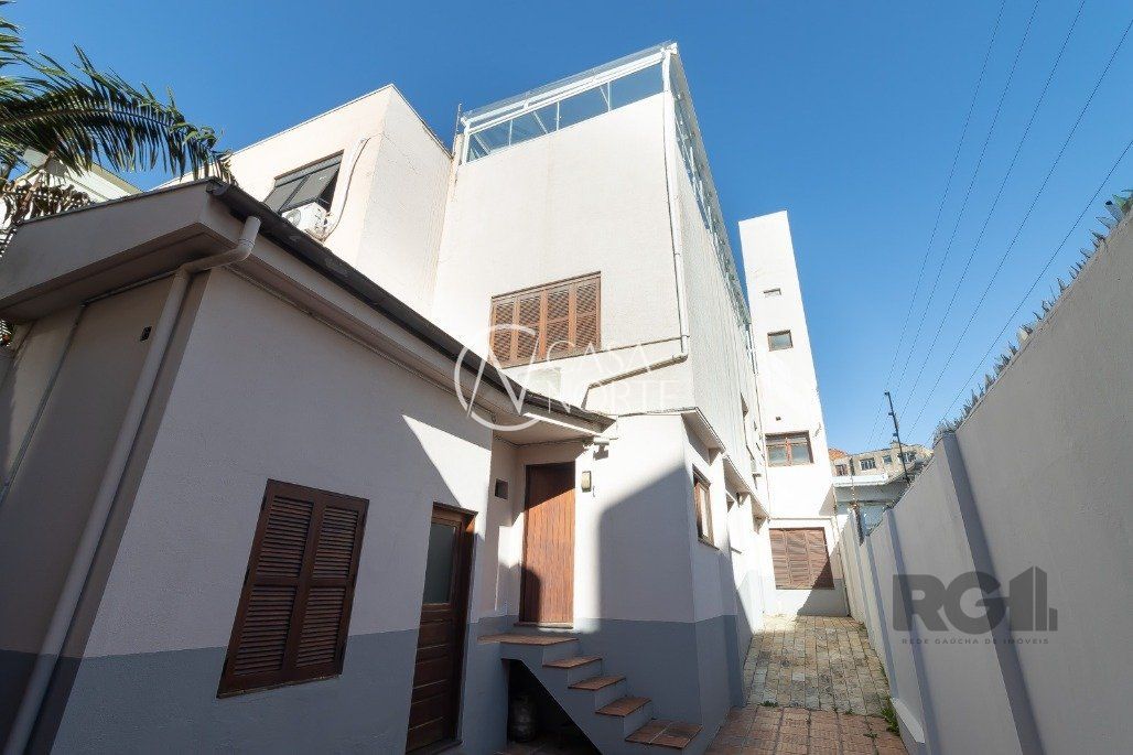 Casa à venda com 4 quartos, 444m², 2 suítes, 2 vagas, Rua João Abbott no bairro Petrópolis em Porto Alegre