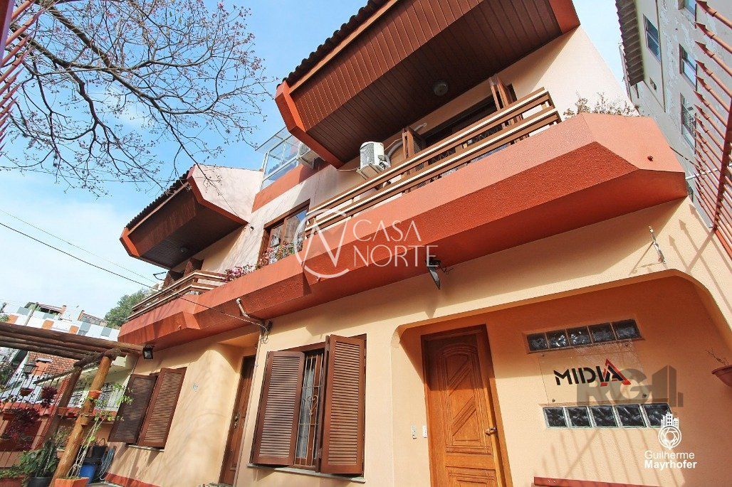 Casa à venda com 3 quartos, 164m², 1 suíte, 2 vagas, Rua Tenente-Coronel Fabricio Pilar no bairro Mont Serrat em Porto Alegre