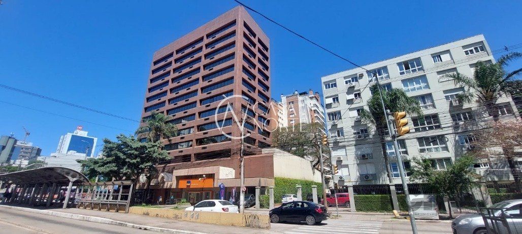 Sala Comercial à venda com 1 quarto, 51m², 1 vaga, Avenida Carlos Gomes no bairro Boa Vista em Porto Alegre