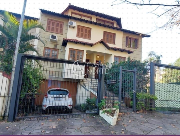 Casa à venda com 3 quartos, 159m², 1 suíte, 2 vagas, Rua Matias José Bins no bairro Três Figueiras em Porto Alegre