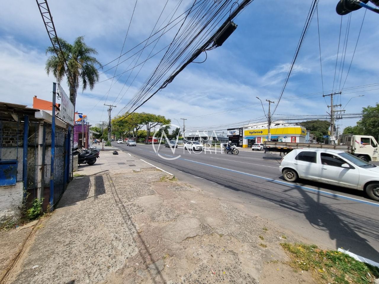 Terreno à venda  com 732m², Avenida da Cavalhada no bairro Cavalhada em Porto Alegre