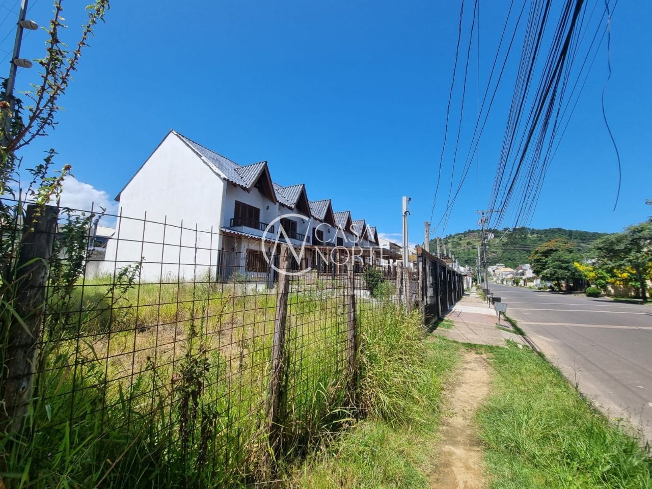 Terreno à venda  com 204m², Rua Heitor Kramer no bairro Guarujá em Porto Alegre