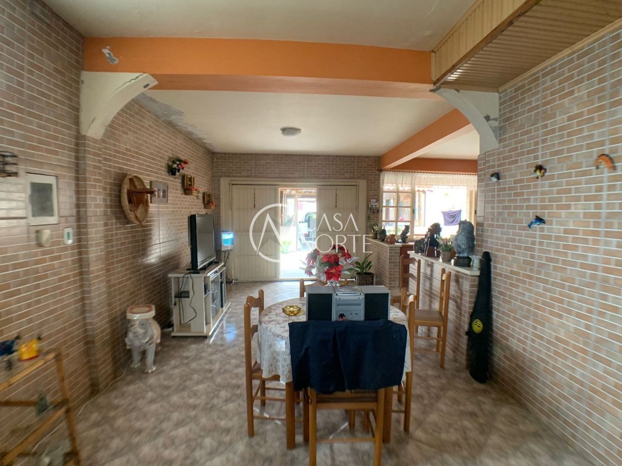 Casa à venda com 3 quartos, 318m², 1 suíte, 4 vagas, Avenida Orleaes no bairro Guarujá em Porto Alegre