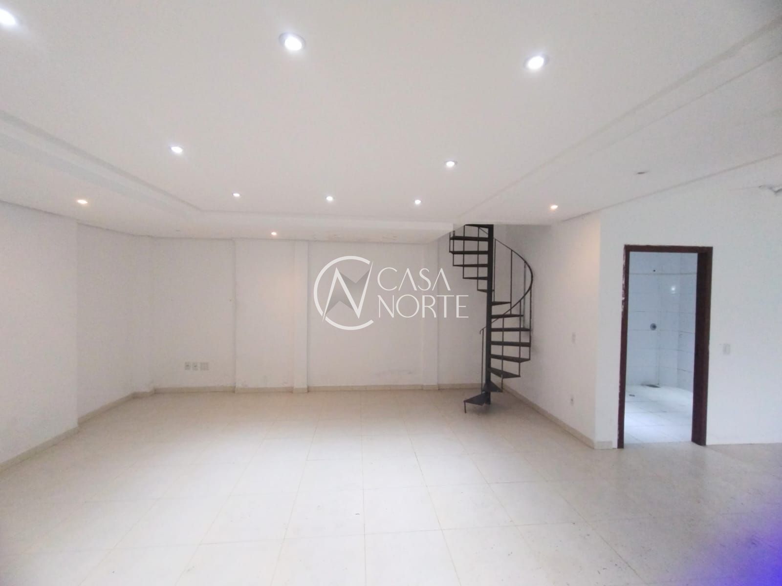 Casa à venda com 3 quartos, 244m², 1 suíte, 3 vagas, Rua Mucio Teixeira no bairro Menino Deus em Porto Alegre