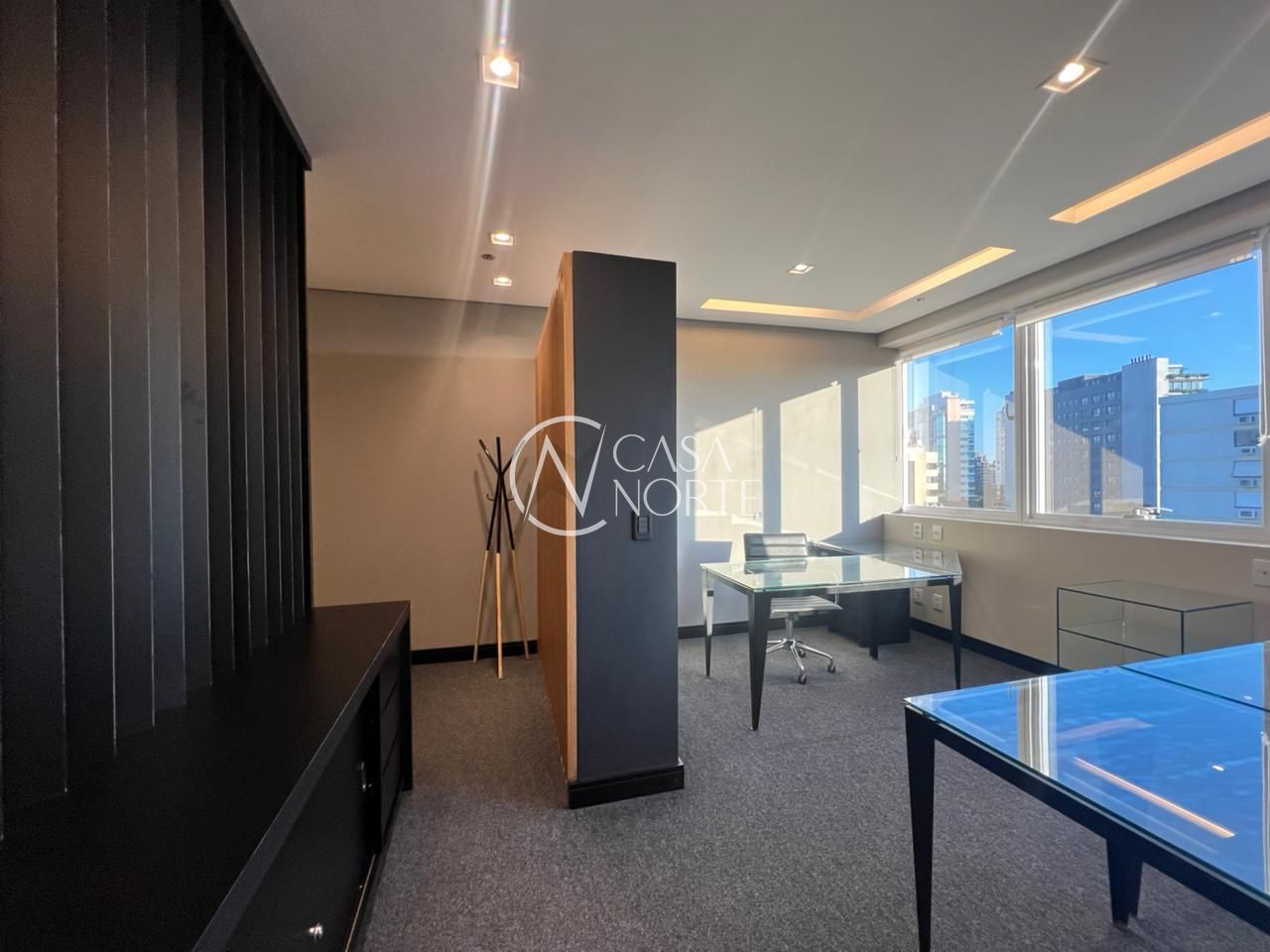 Sala Comercial à venda com 1 quarto, 33m², 1 vaga, Rua Anita Garibaldi no bairro Mont Serrat em Porto Alegre