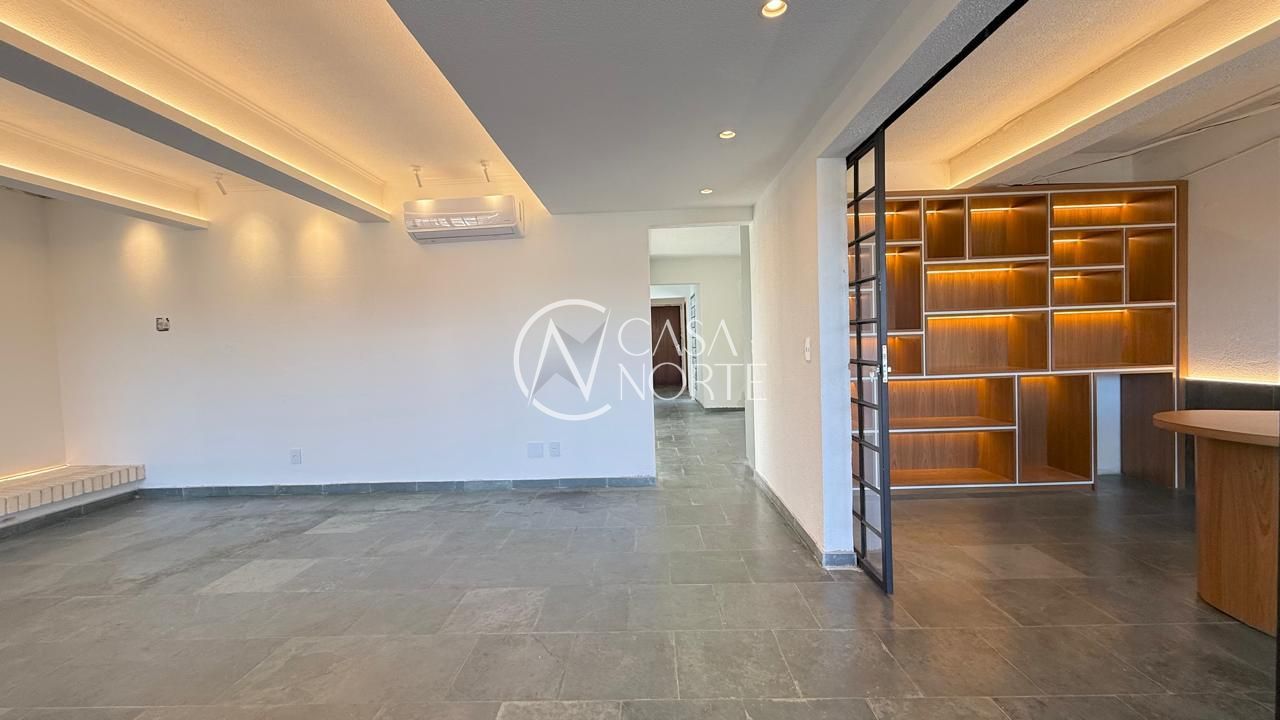 Casa à venda com 4 quartos, 280m², 1 suíte, 4 vagas, Rua Doutor Prudente de Moraes no bairro Chácara das Pedras em Porto Alegre