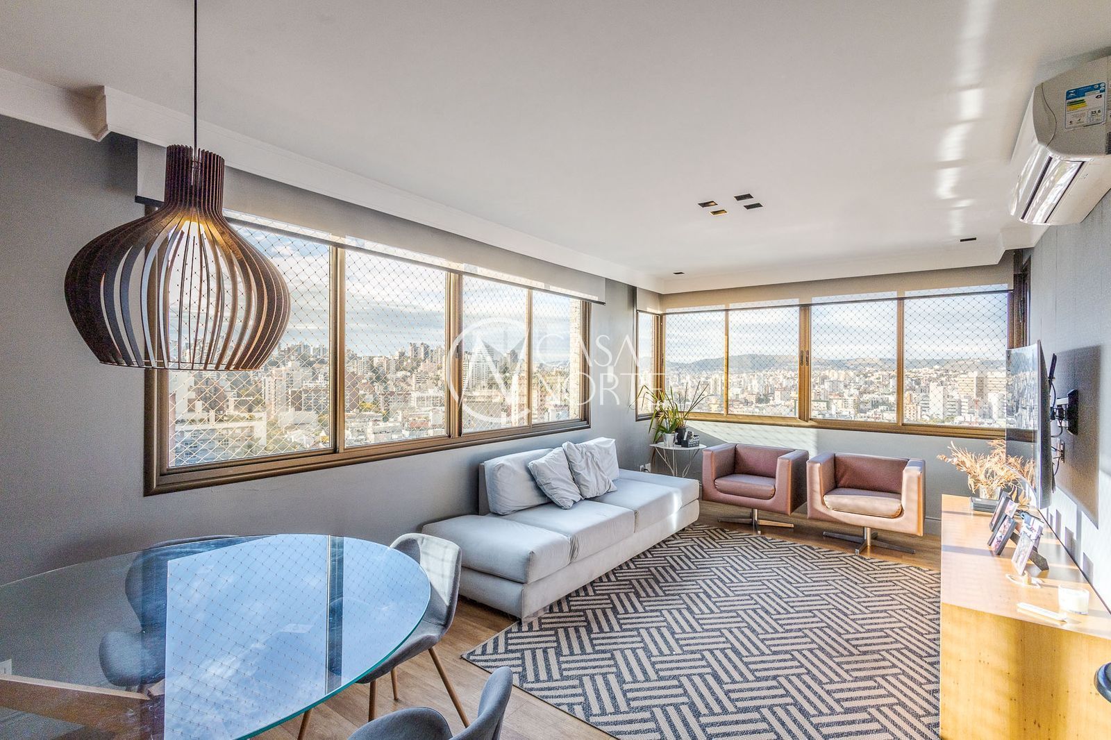 Apartamento à venda com 3 quartos, 95m², 1 suíte, 2 vagas, Rua Castro Alves no bairro Rio Branco em Porto Alegre