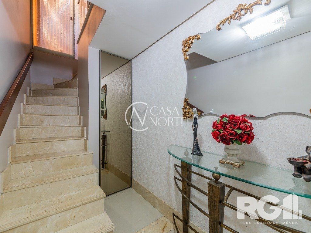 Casa de Condomínio à venda com 4 quartos, 257m², 4 suítes, 4 vagas, Rua Attílio Bilibio no bairro Jardim Carvalho em Porto Alegre