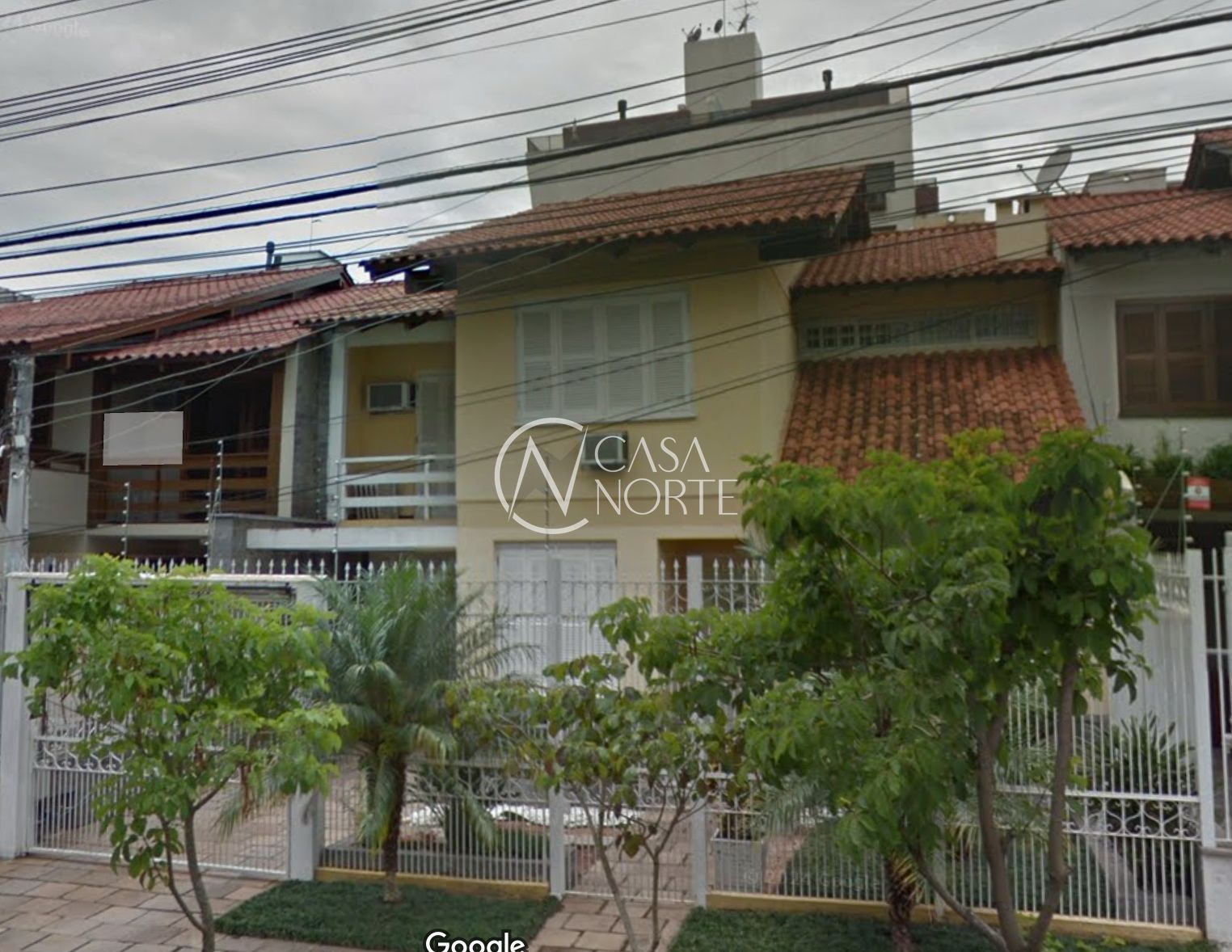 Casa à venda com 4 quartos, 325m², 1 suíte, 4 vagas, Rua Irmão Augusto no bairro Jardim Lindóia em Porto Alegre