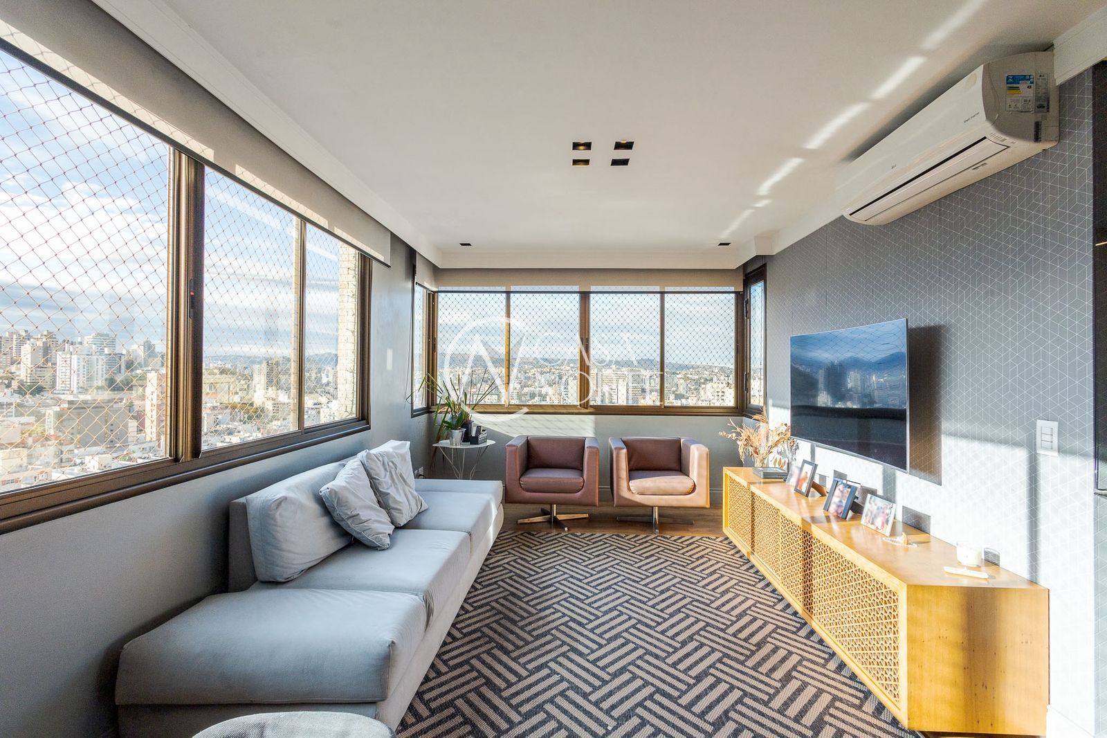 Apartamento à venda com 3 quartos, 95m², 1 suíte, 2 vagas, Rua Castro Alves no bairro Rio Branco em Porto Alegre