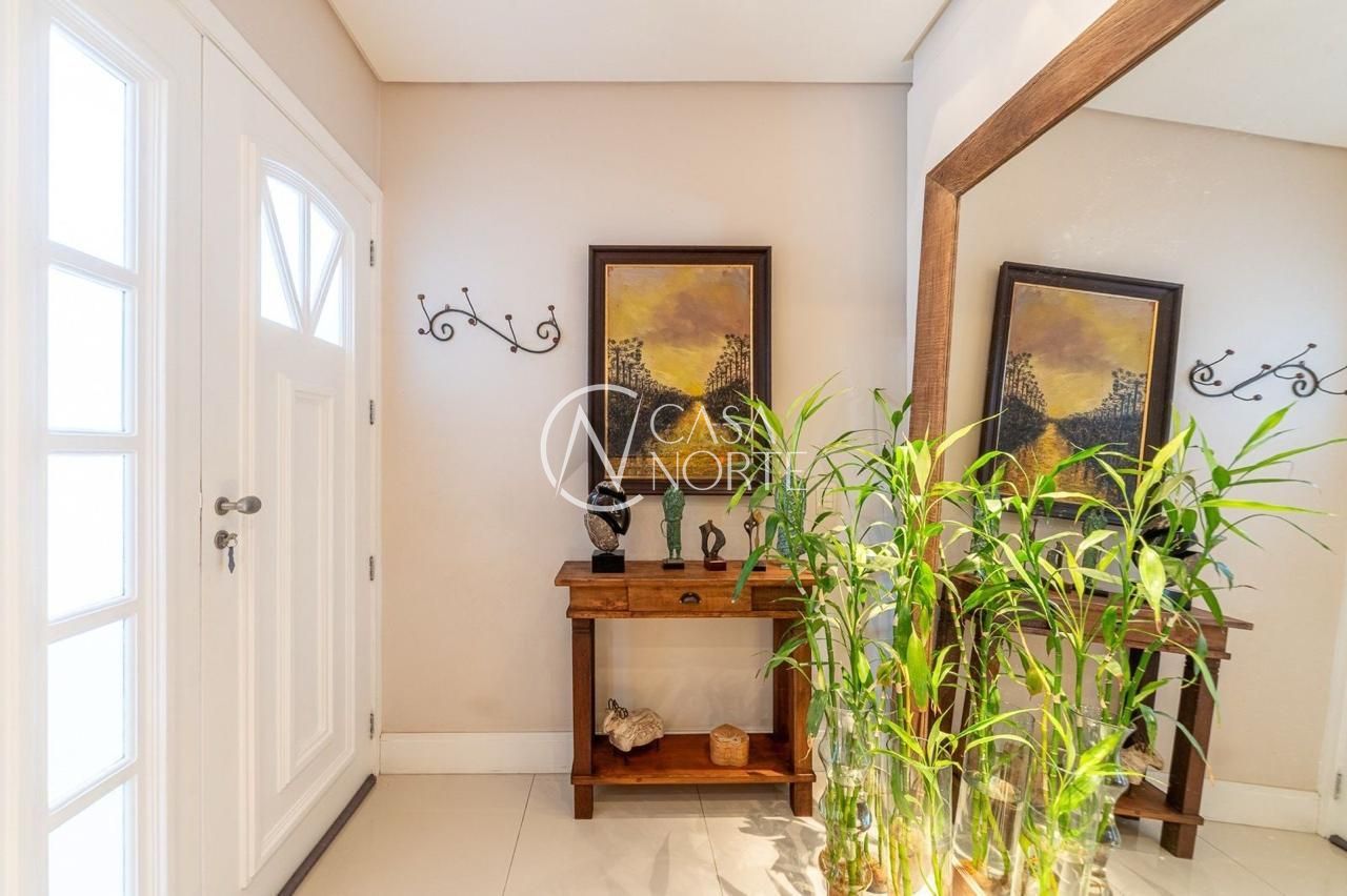 Casa de Condomínio à venda com 4 quartos, 218m², 2 suítes, 2 vagas, Rua Attílio Bilibio no bairro Jardim Carvalho em Porto Alegre