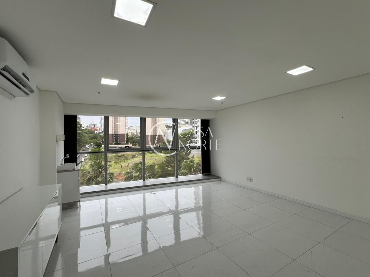 Sala Comercial à venda com 1 quarto, 44m², 1 vaga, Avenida Senador Tarso Dutra no bairro Petrópolis em Porto Alegre